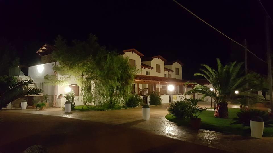 Camping Villaggio Riviera Foce Varano Bagian luar foto